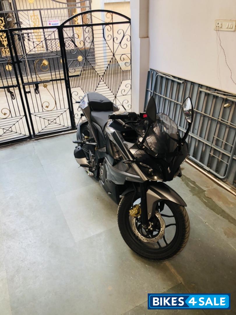 Black Bajaj Pulsar RS 200