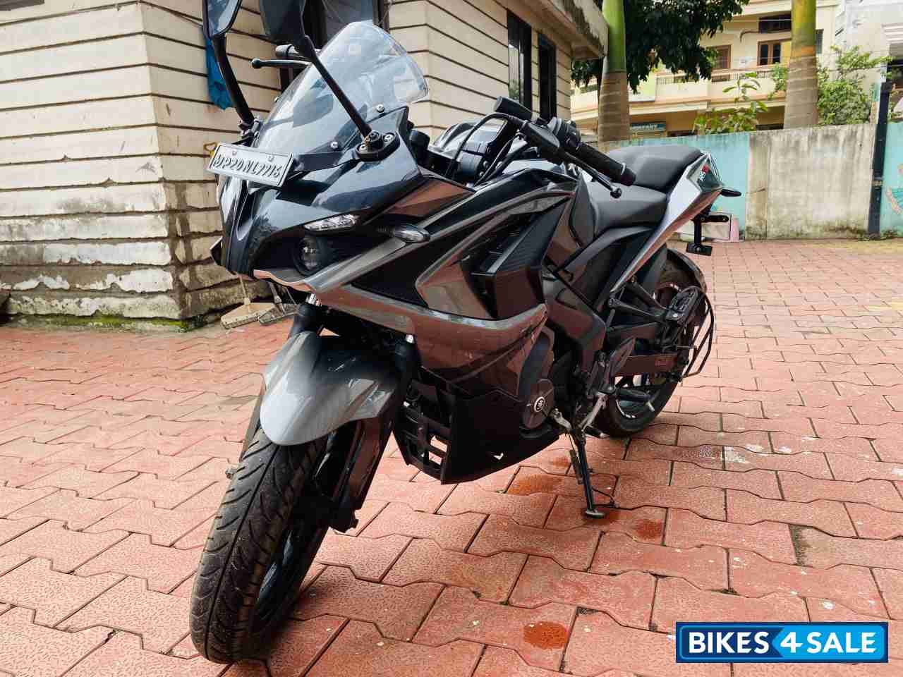 Black Bajaj Pulsar RS 200