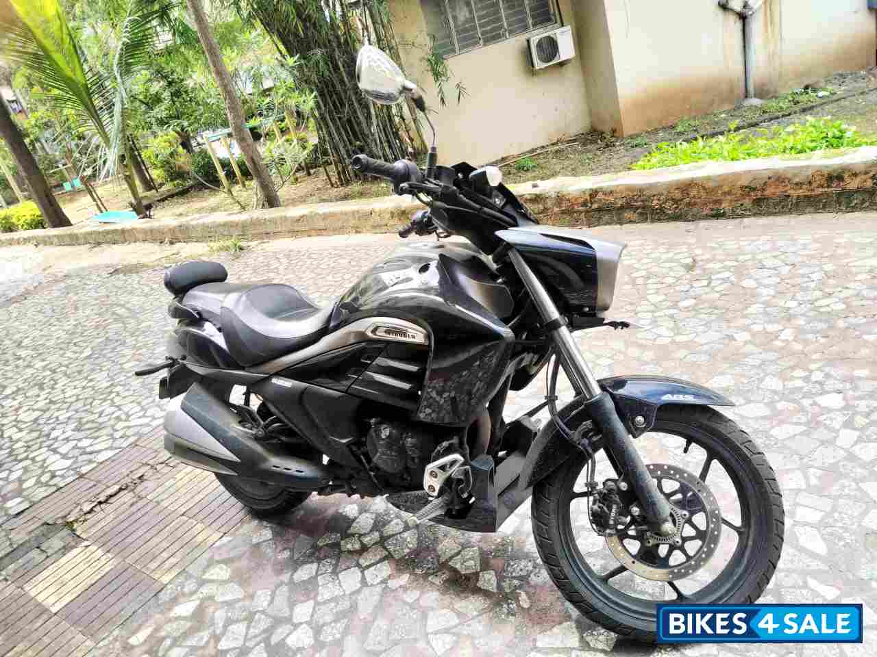 Black Suzuki Intruder 150