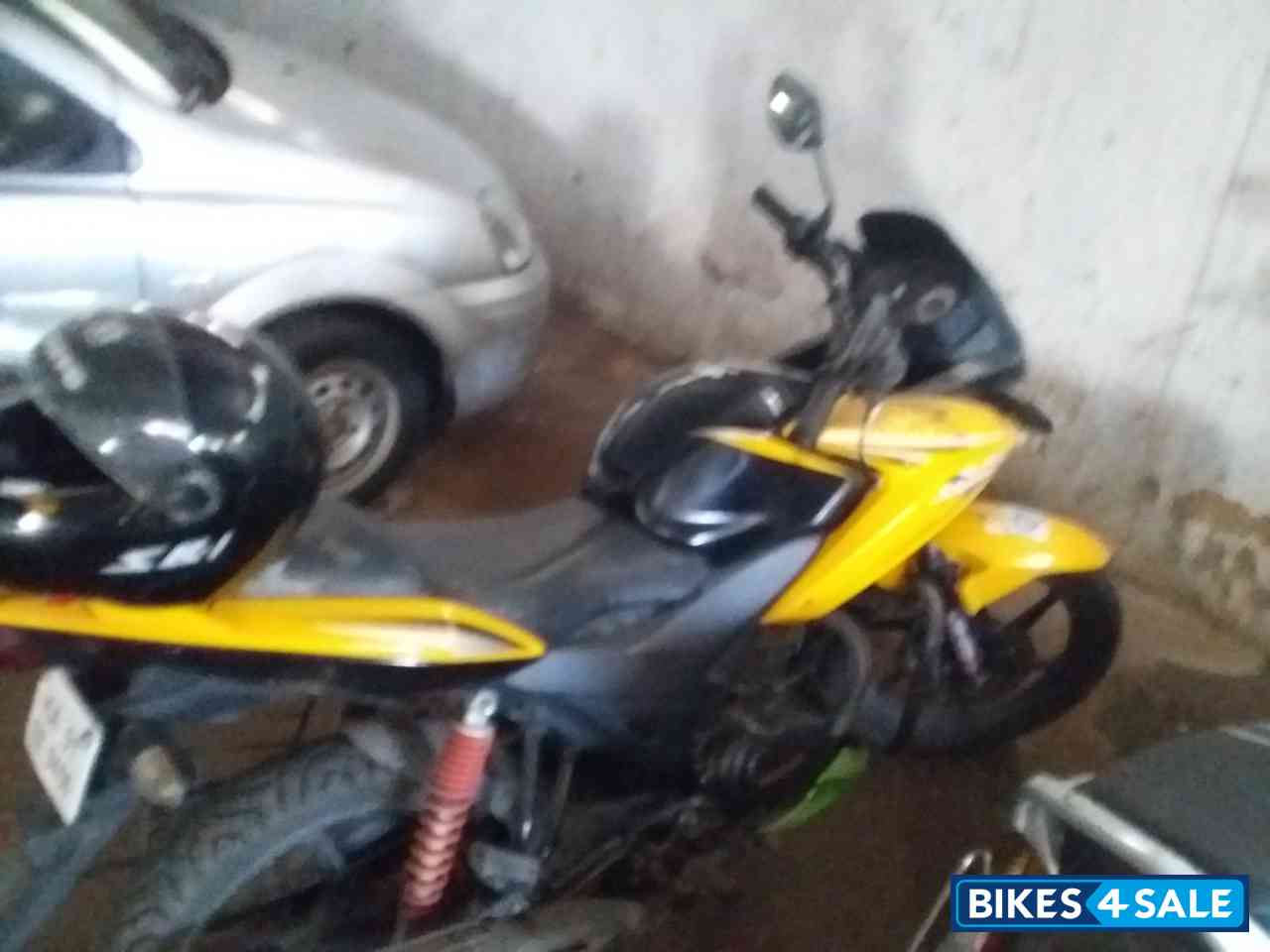 Black And Yellow Honda CBF Stunner