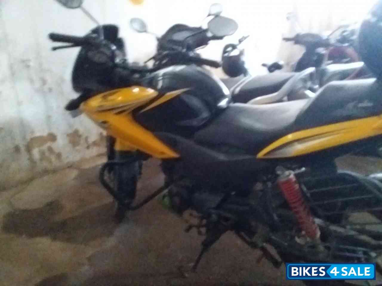 Black And Yellow Honda CBF Stunner