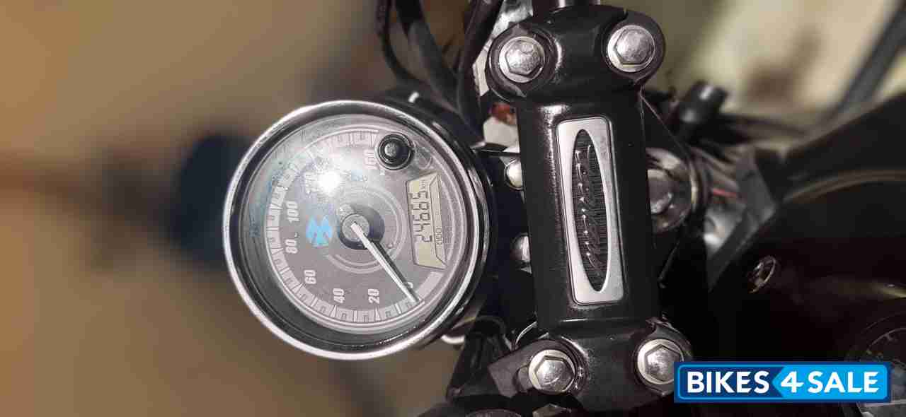 Black Bajaj Avenger Street 220