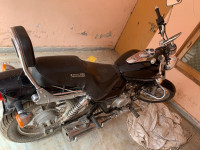 Black Bajaj Avenger Cruise 220