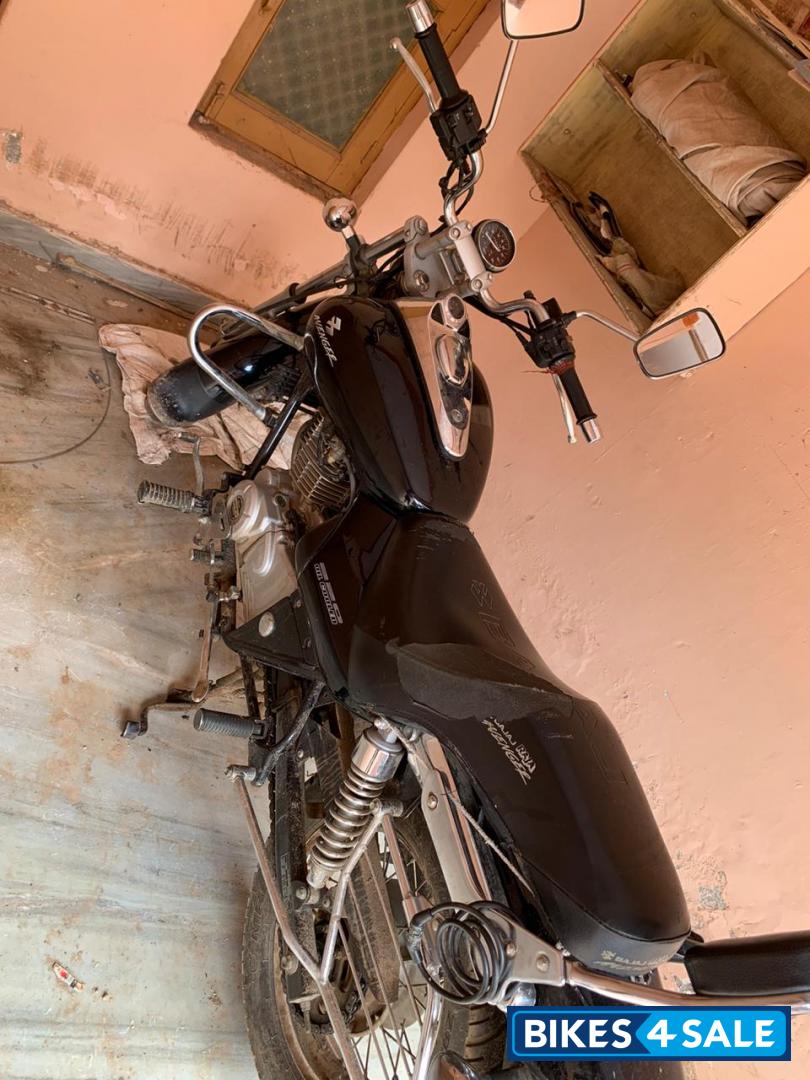 Black Bajaj Avenger Cruise 220