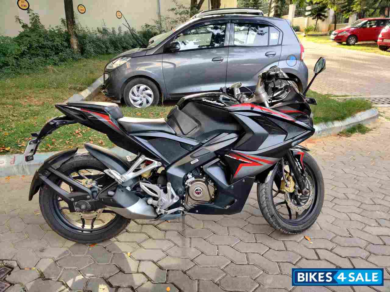 Bajaj Pulsar RS 200