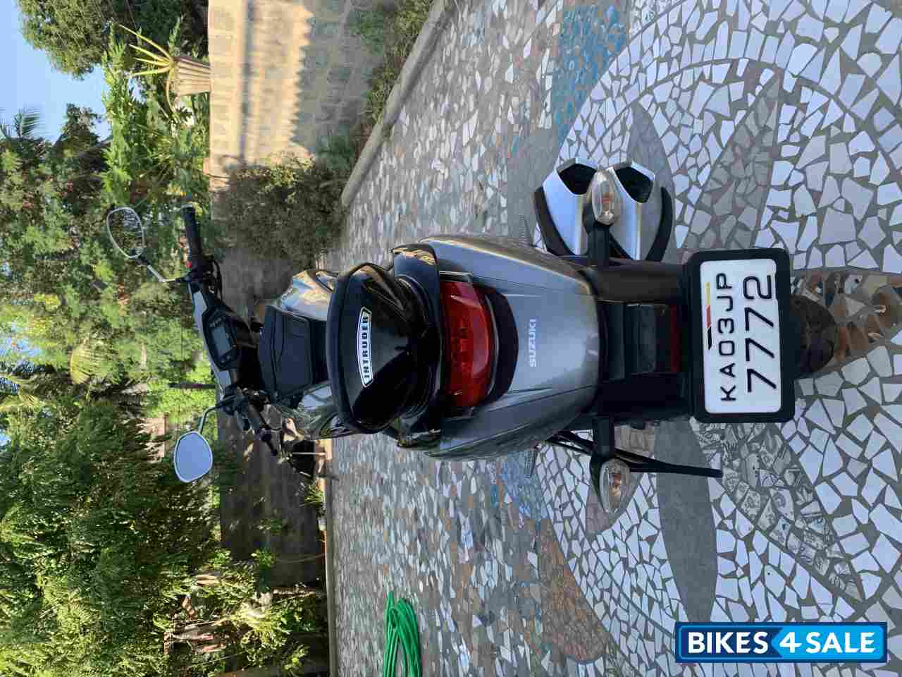 Grey Suzuki Intruder 150 FI