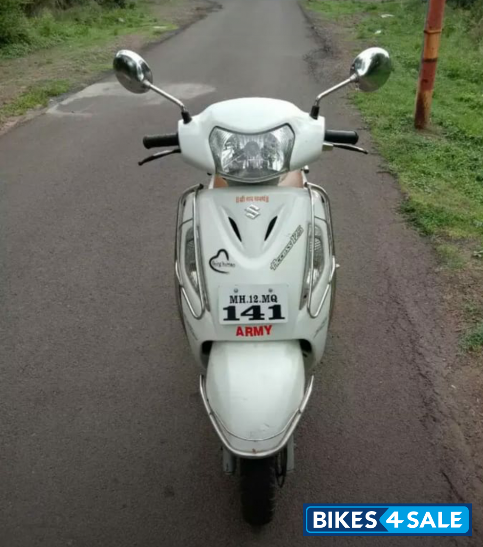 White Suzuki Access 125 Special Edition