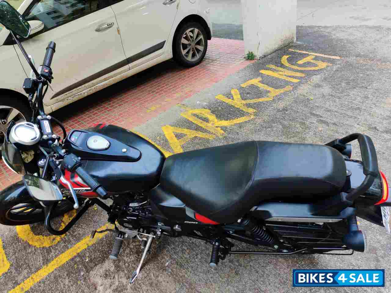 Black Bajaj Avenger Street 220