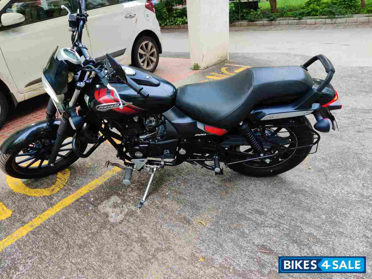 Black Bajaj Avenger Street 220
