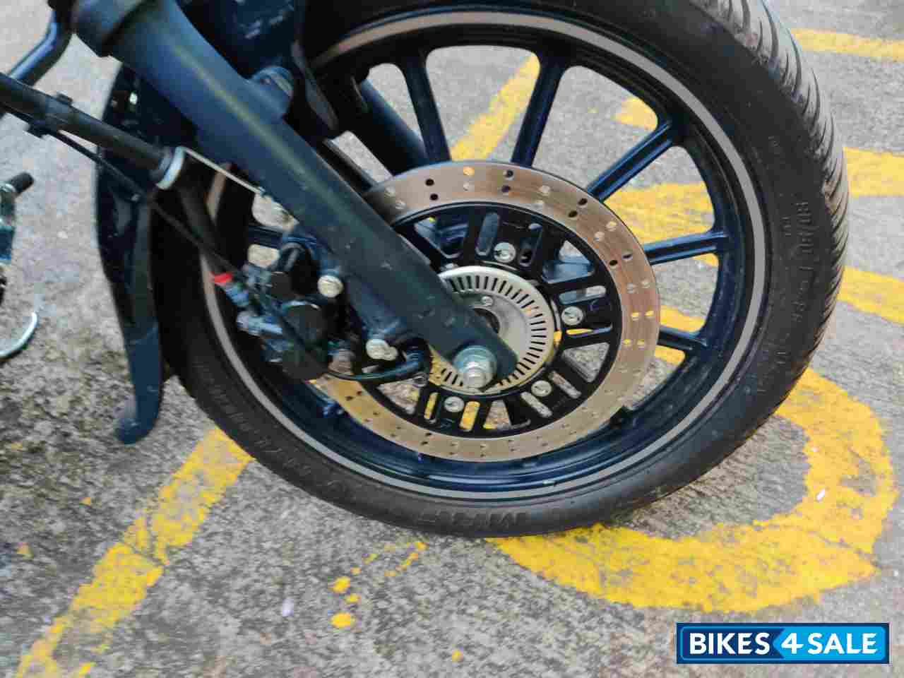 Black Bajaj Avenger Street 220