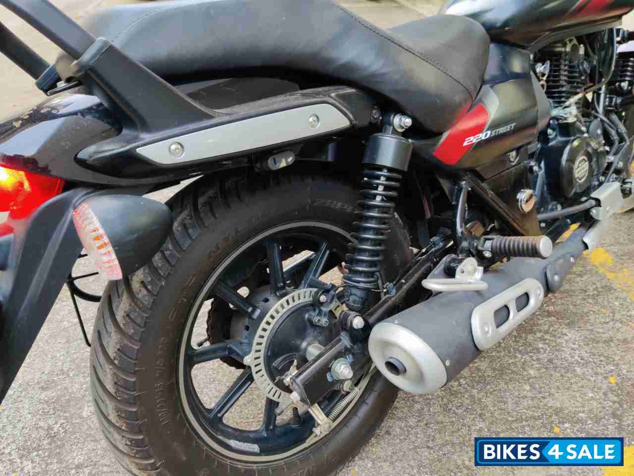 Black Bajaj Avenger Street 220