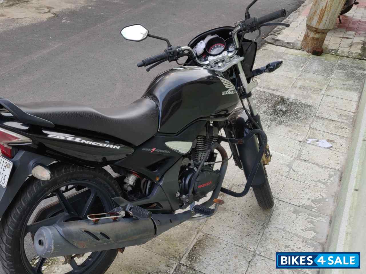 Black Honda CB Unicorn