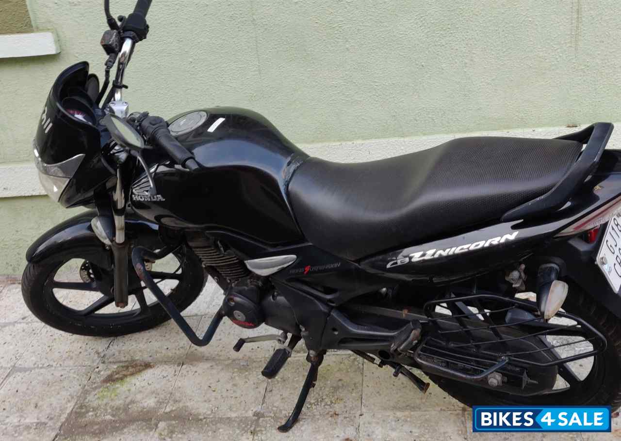 Black Honda CB Unicorn