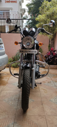 Black Royal Enfield Thunderbird 350