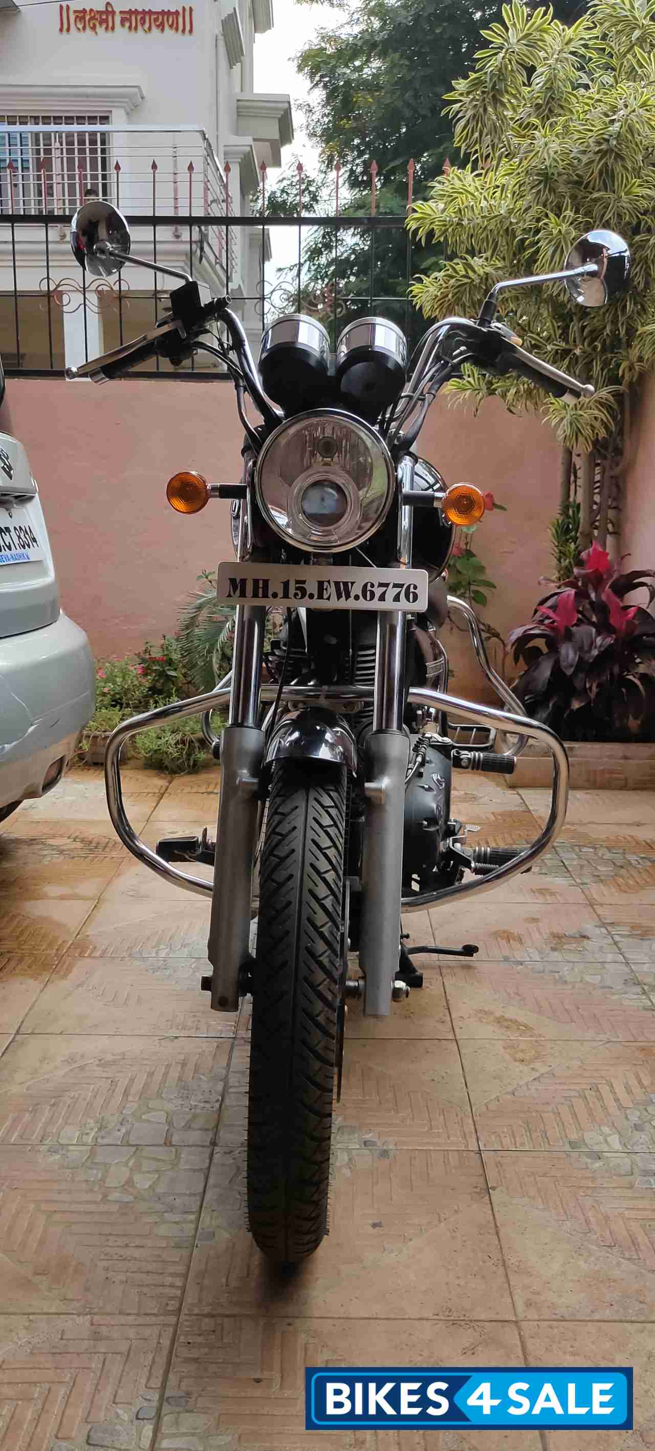 Black Royal Enfield Thunderbird 350
