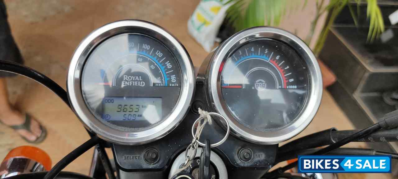 Black Royal Enfield Thunderbird 350