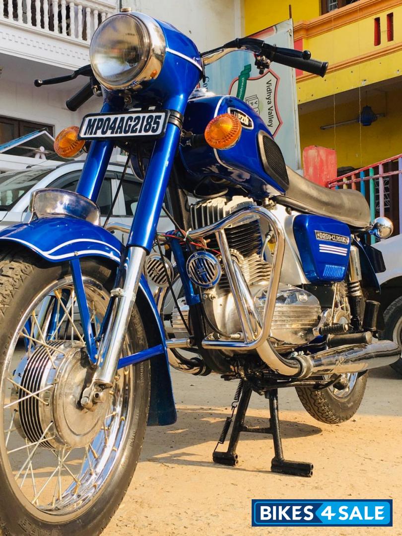 Ideal Jawa Yezdi Classic