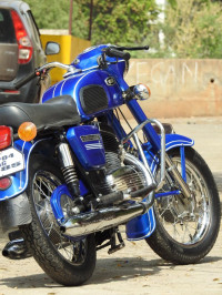 Ideal Jawa Yezdi Classic