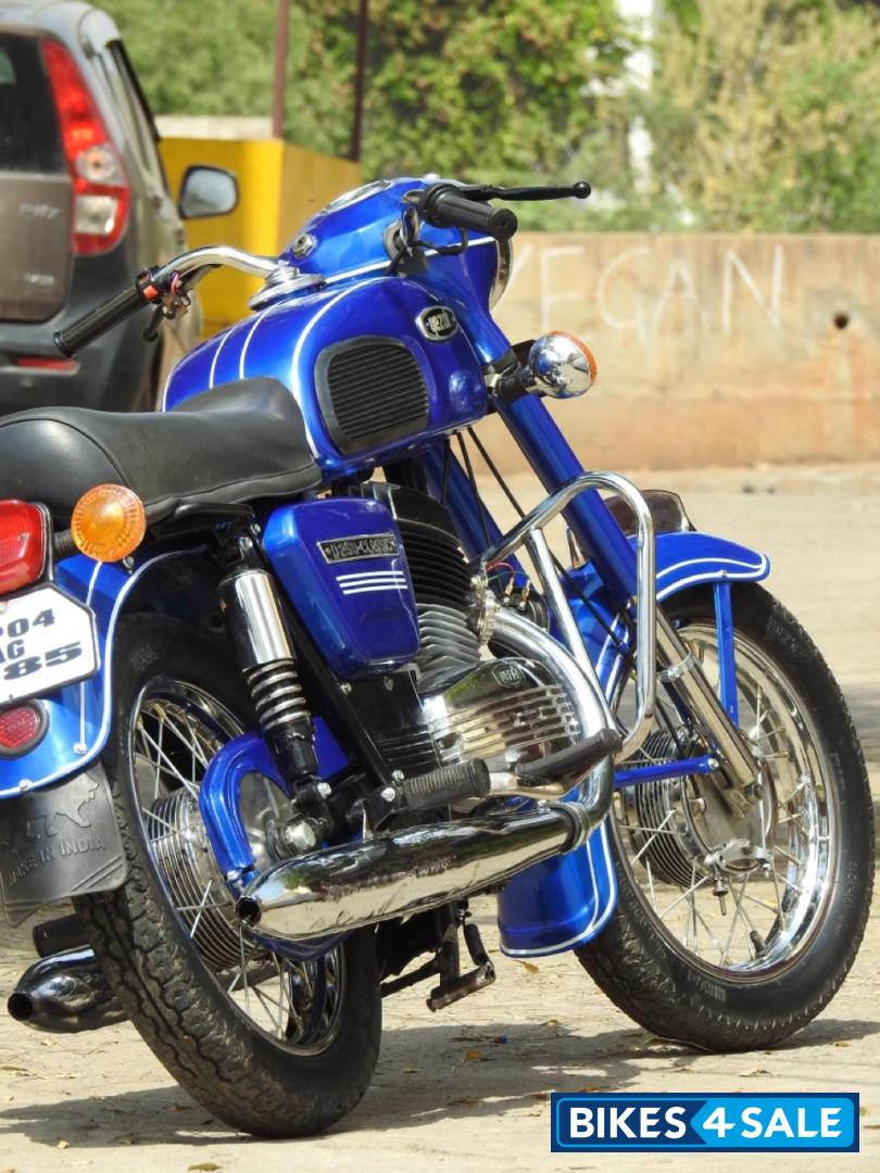 Ideal Jawa Yezdi Classic