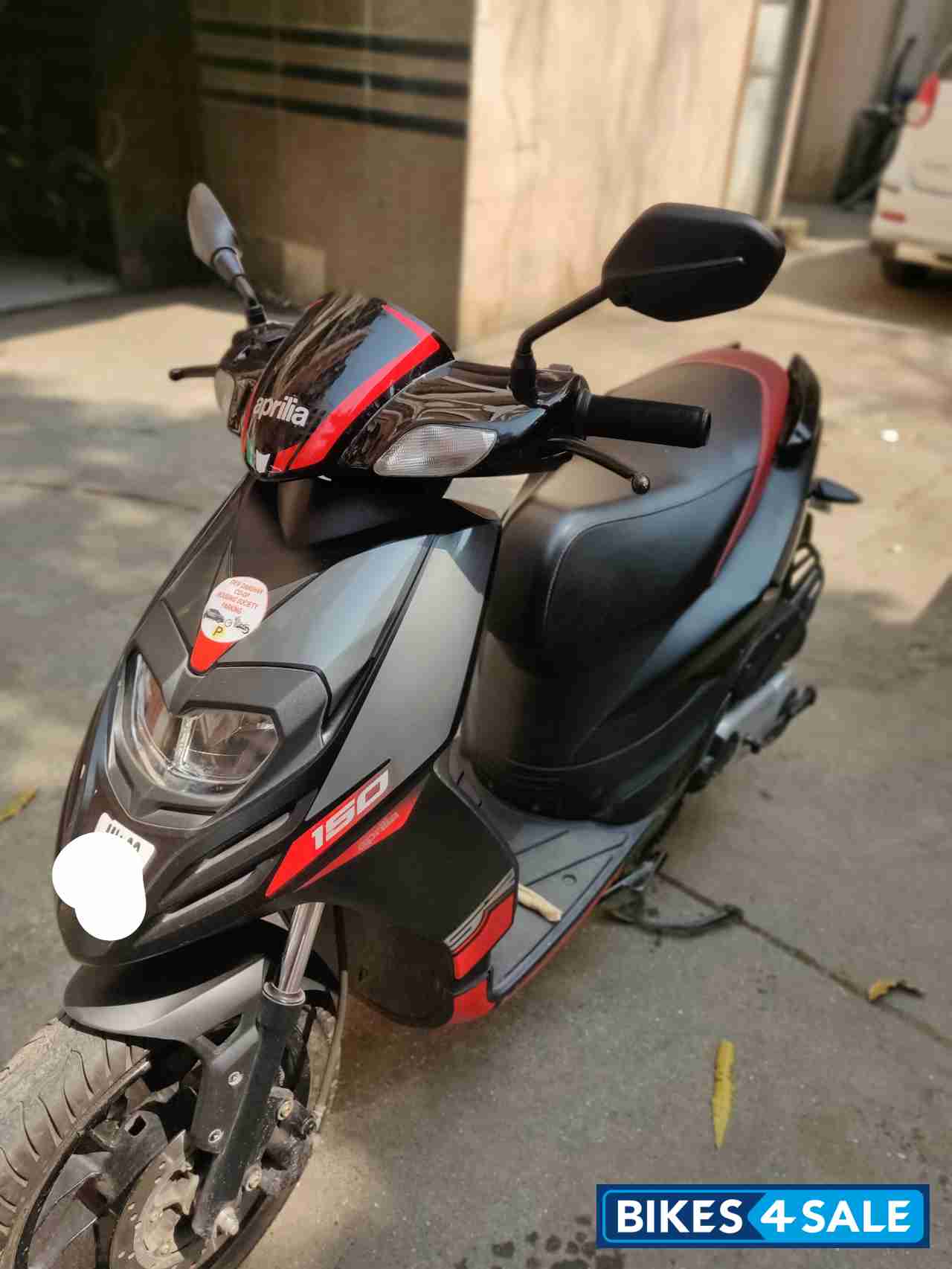 Matt Black Aprilia SR 150