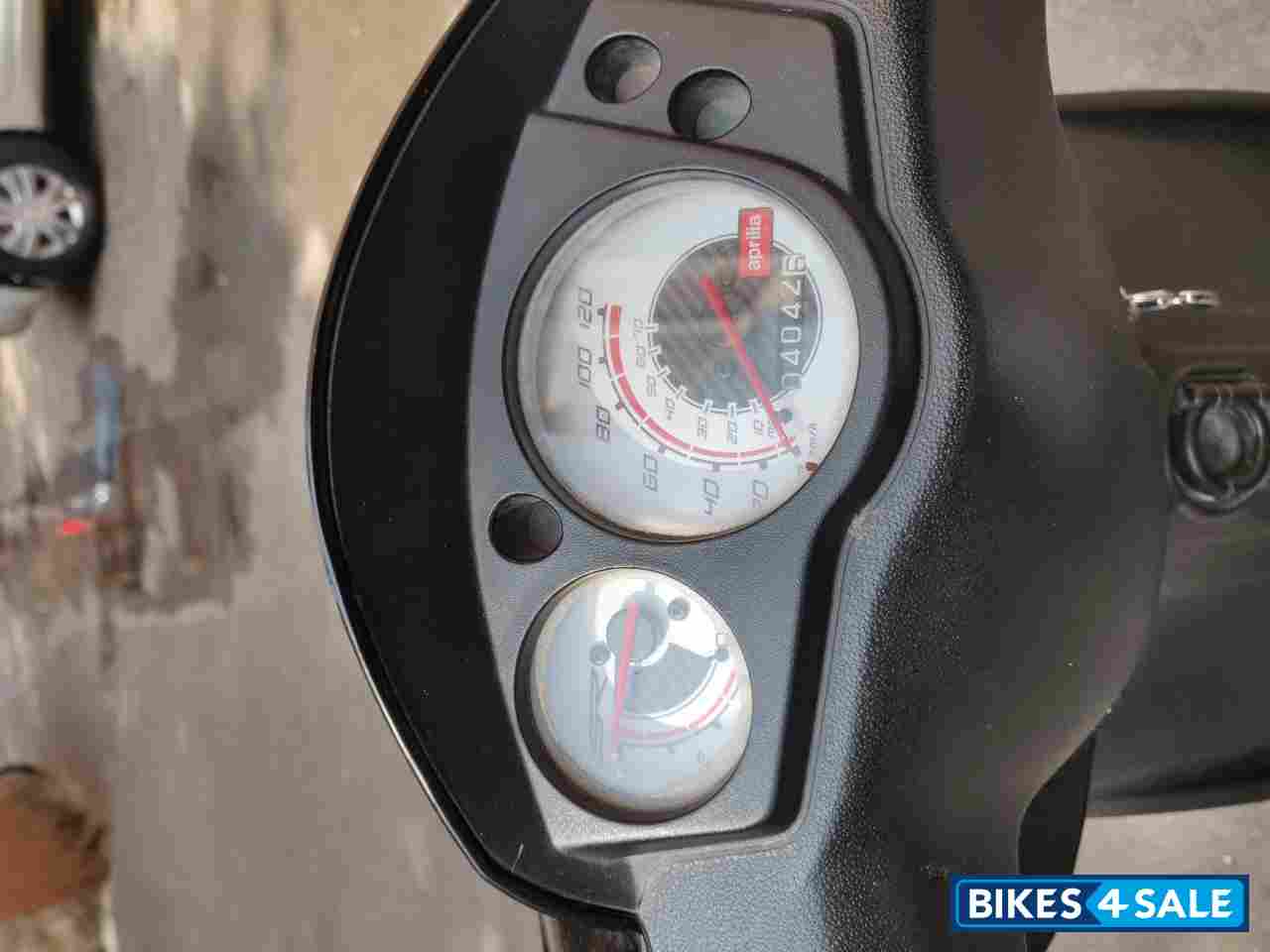 Matt Black Aprilia SR 150