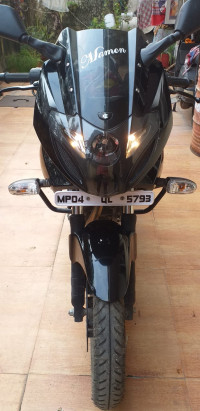 Black Bajaj Pulsar 220F