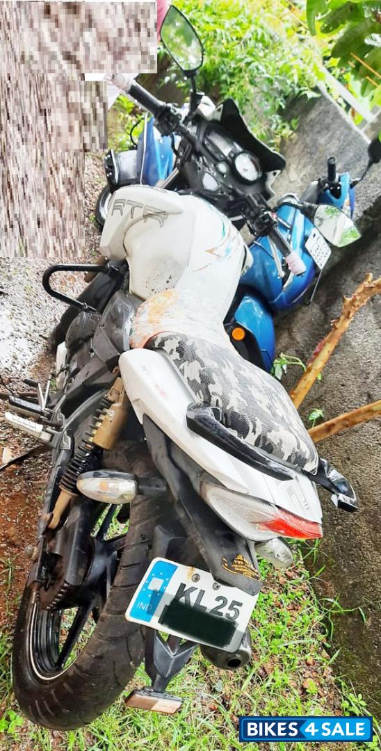 Bearl White TVS Apache RTR 180 ABS Bearl White TVS Apache RTR 180 ABS