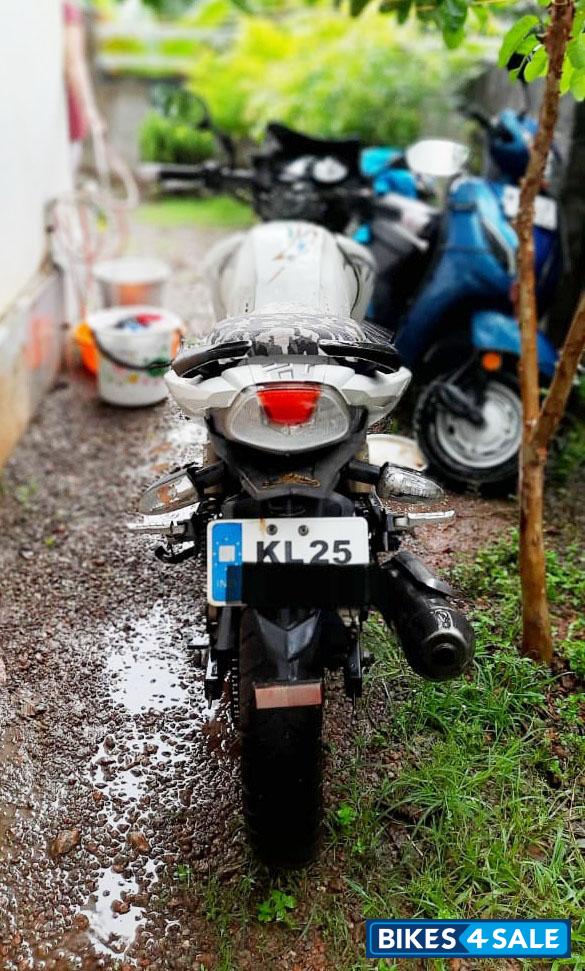 Bearl White TVS Apache RTR 180 ABS Bearl White TVS Apache RTR 180 ABS