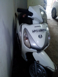 P S White Honda Aviator