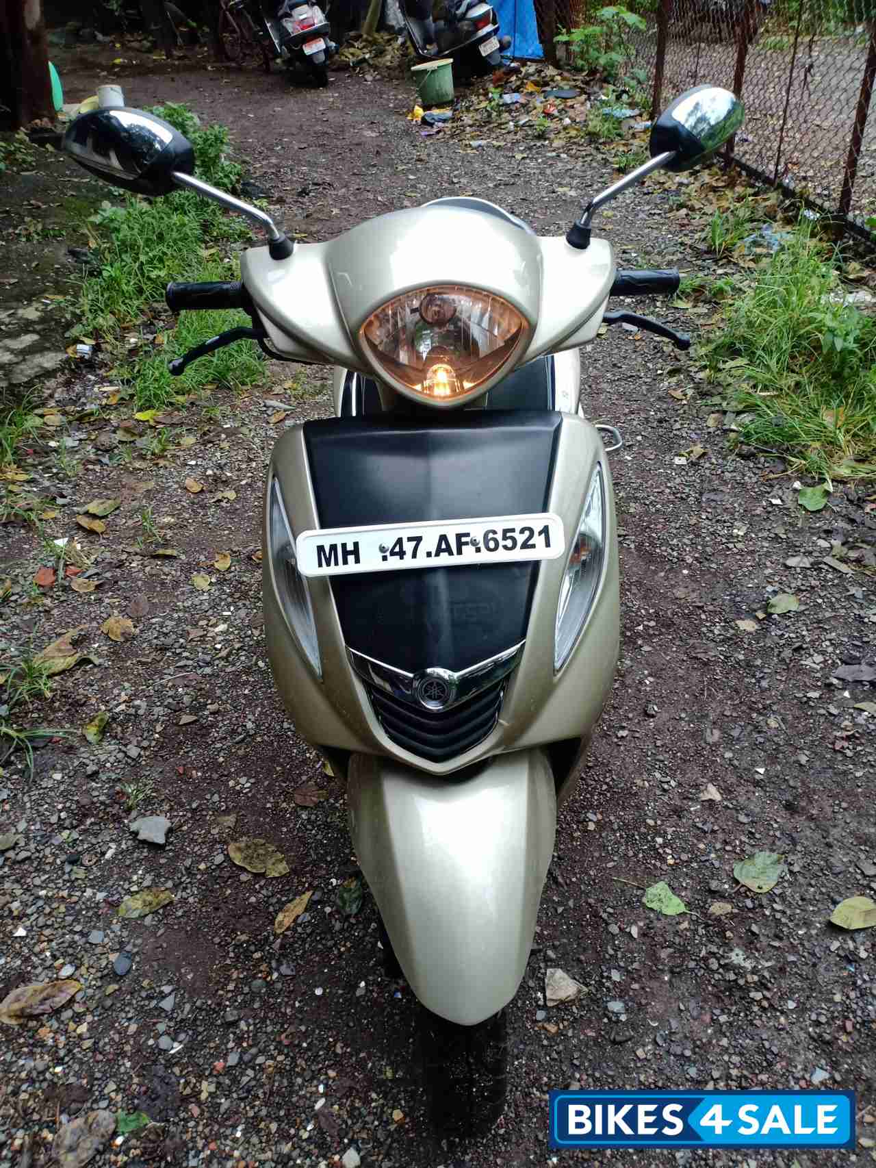 Golden Yamaha Fascino