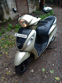 Golden Yamaha Fascino