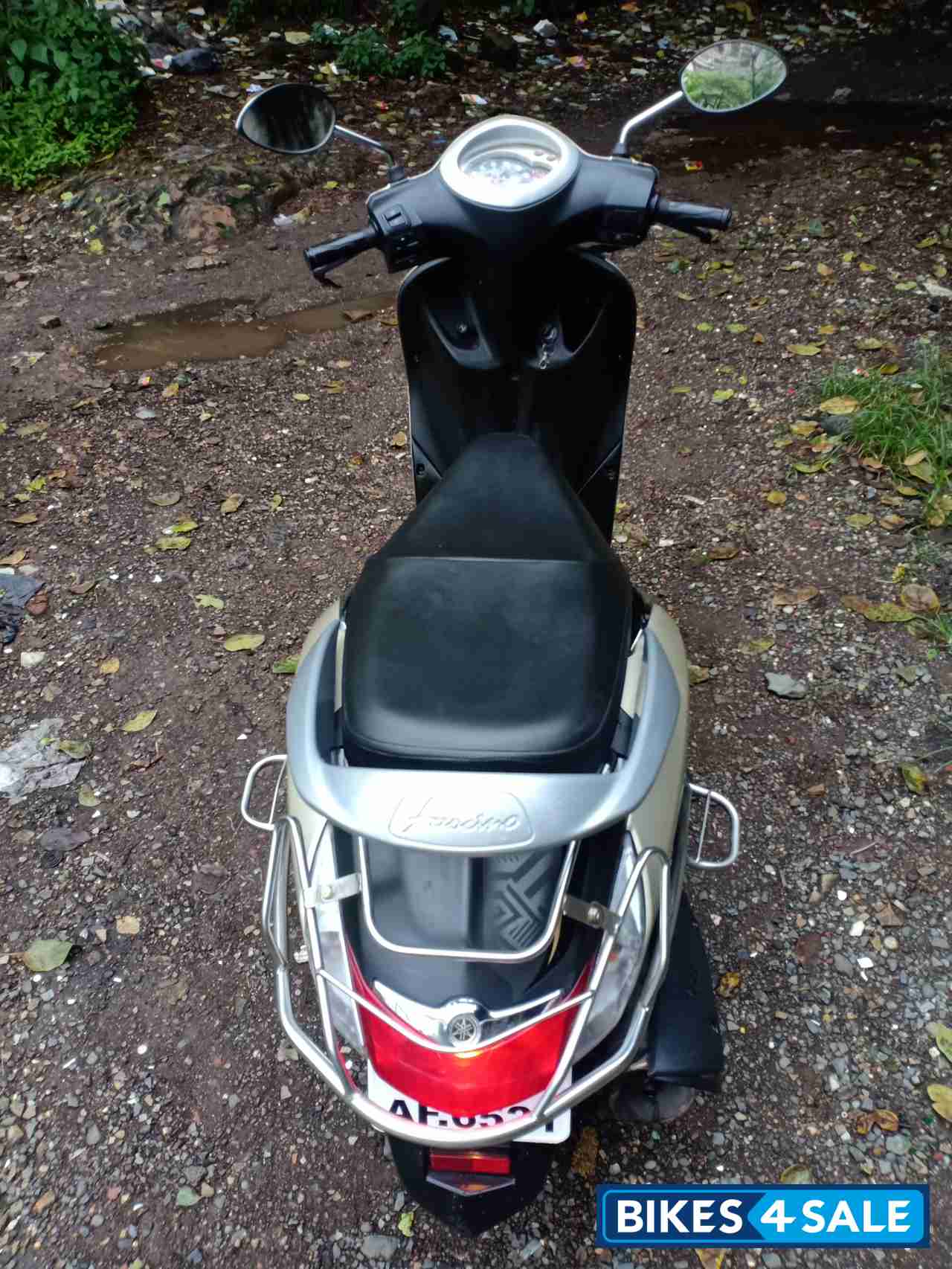 Golden Yamaha Fascino