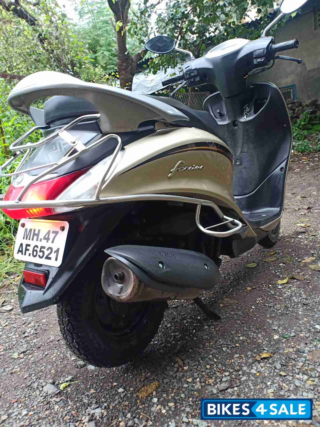 Golden Yamaha Fascino