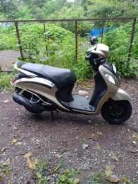 Golden Yamaha Fascino