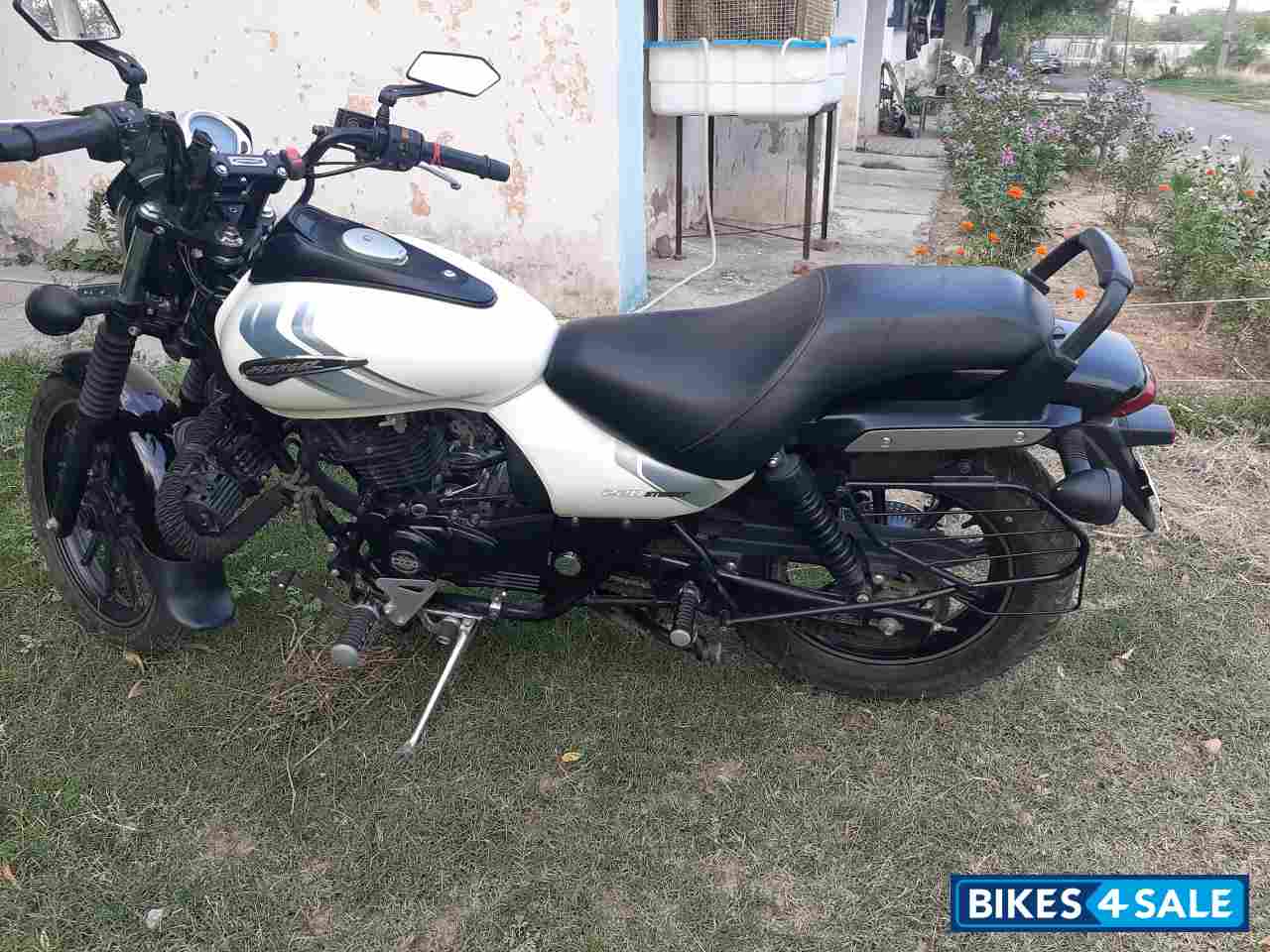 Bajaj Avenger Street 220