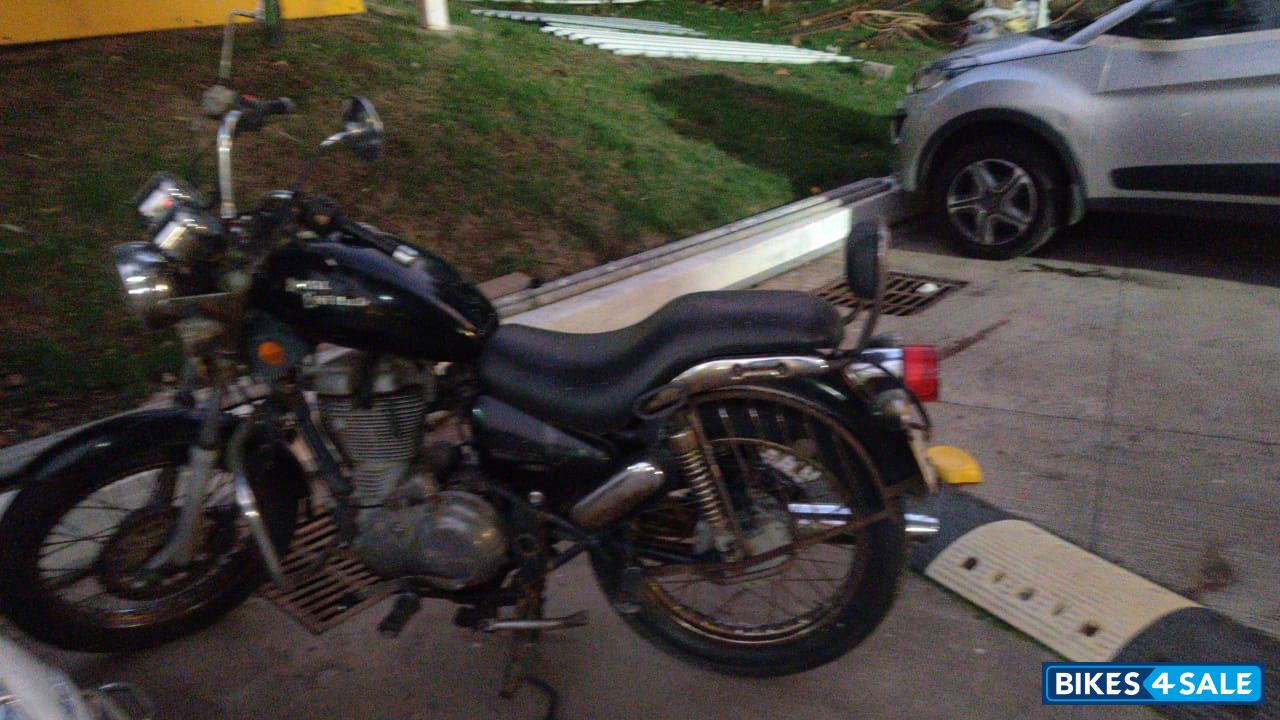 Black Royal Enfield Thunderbird 350