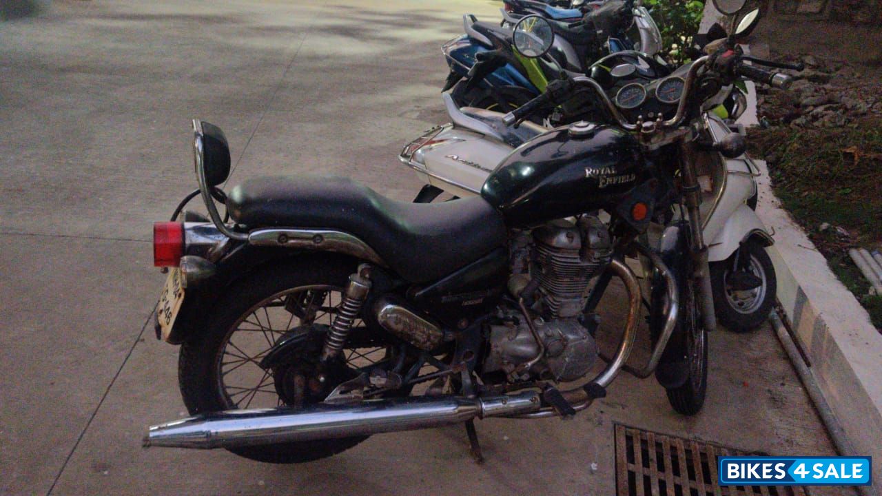 Black Royal Enfield Thunderbird 350