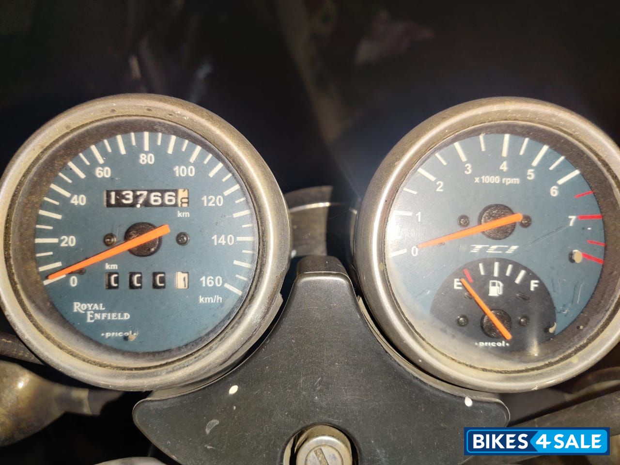 Black Royal Enfield Thunderbird 350