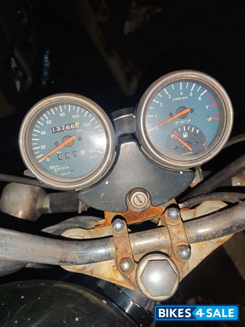 Black Royal Enfield Thunderbird 350