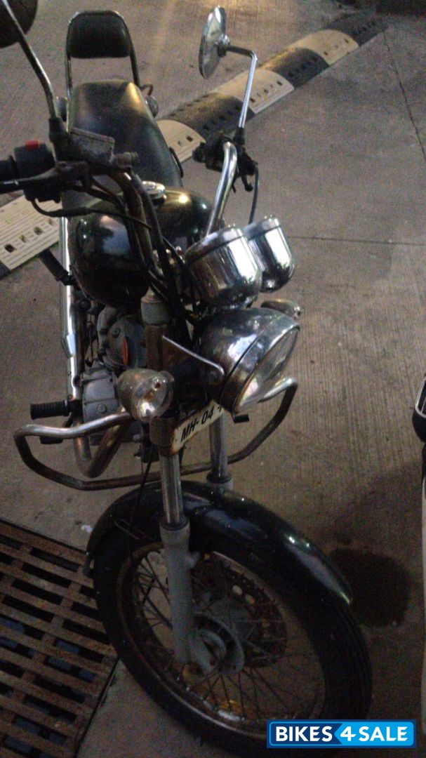 Black Royal Enfield Thunderbird 350