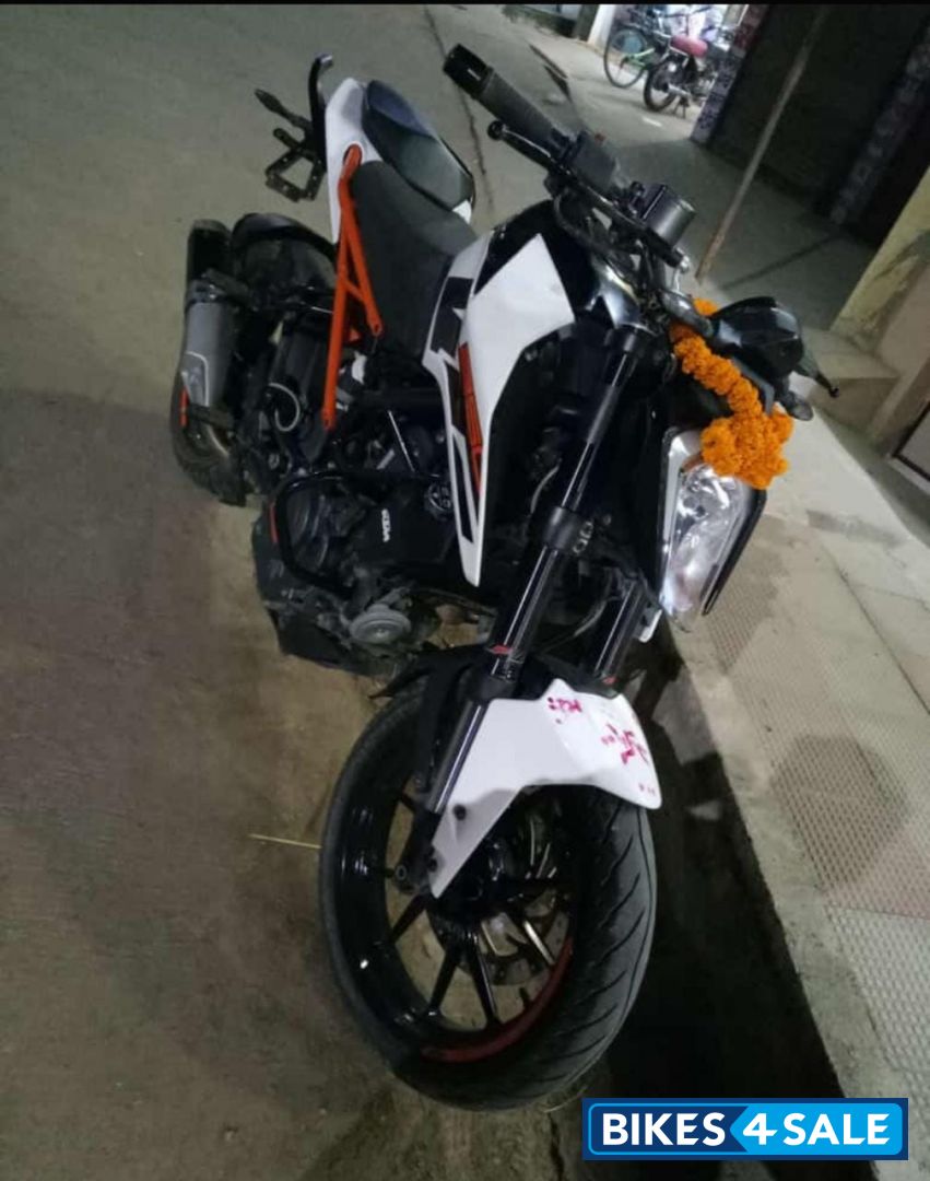 White KTM Duke 250