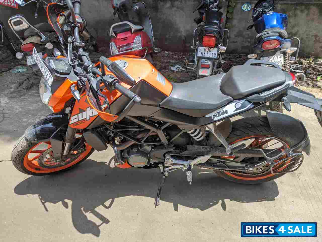 Orange KTM Duke 200