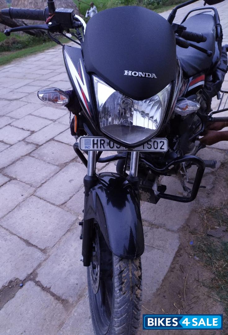 Black Honda CB Shine