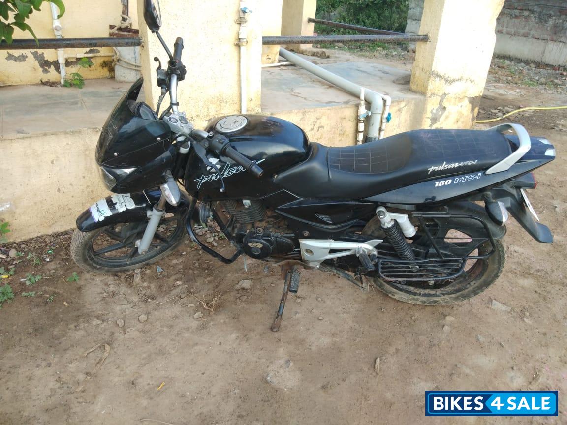 Black Bajaj Pulsar 180 DTSi