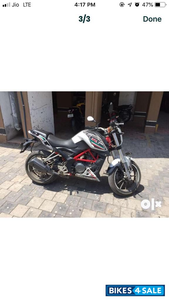 White Benelli TNT 25