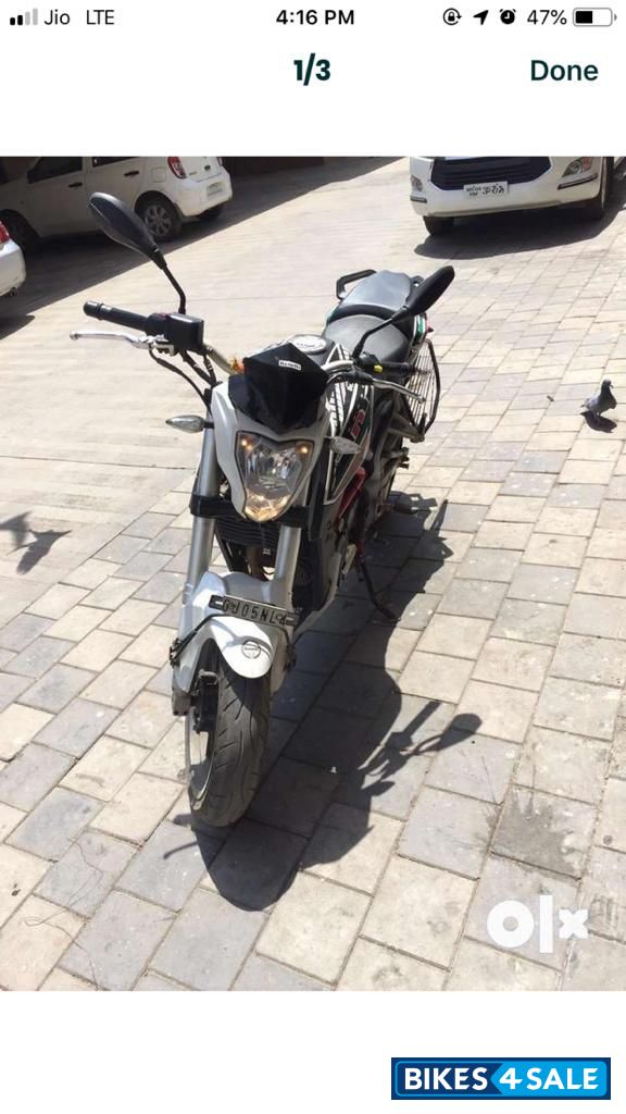 White Benelli TNT 25