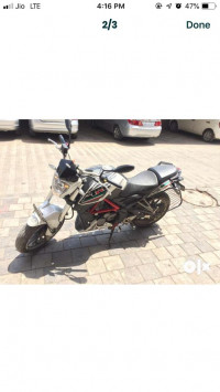 White Benelli TNT 25