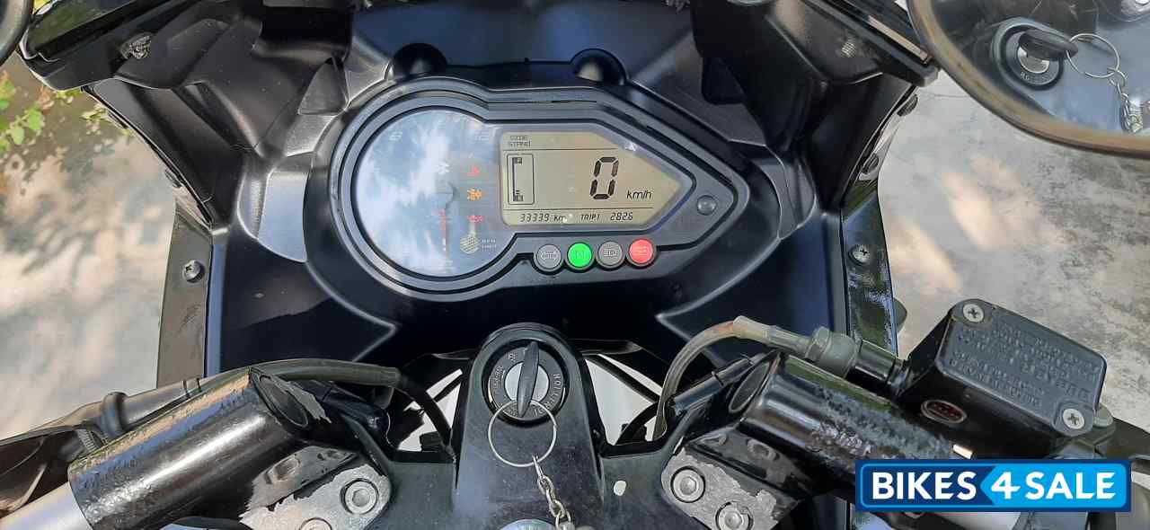 Bajaj Pulsar 220F