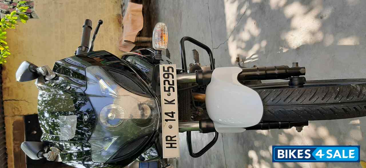 Bajaj Pulsar 220F