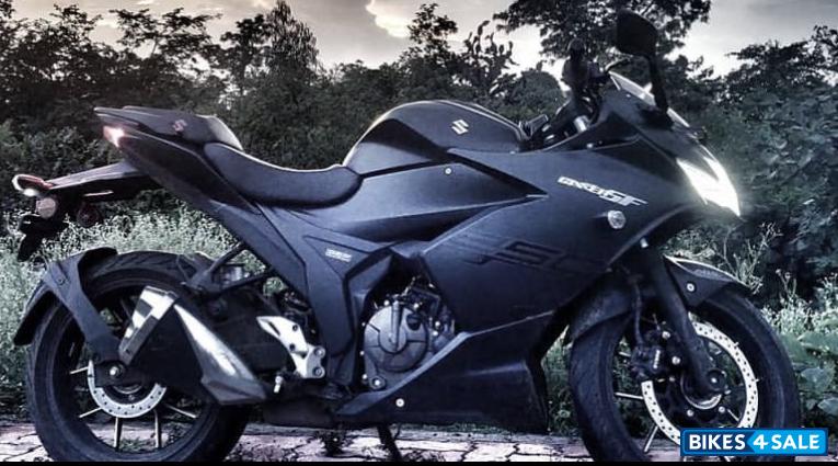 Matte Black Suzuki Gixxer SF 250 BS6